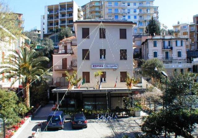 Hotel Villa Camilla Вараце Екстериор снимка