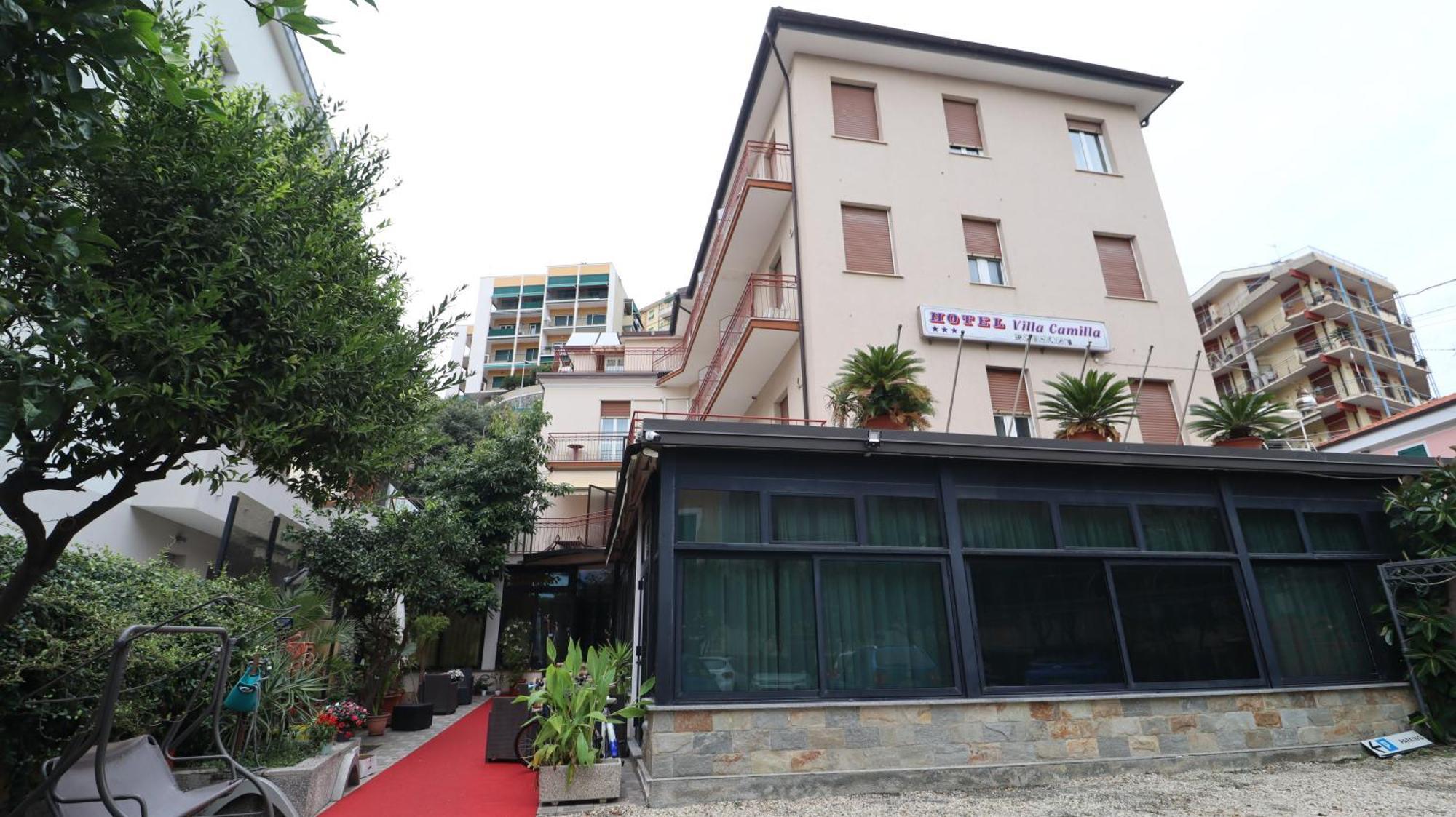 Hotel Villa Camilla Вараце Екстериор снимка