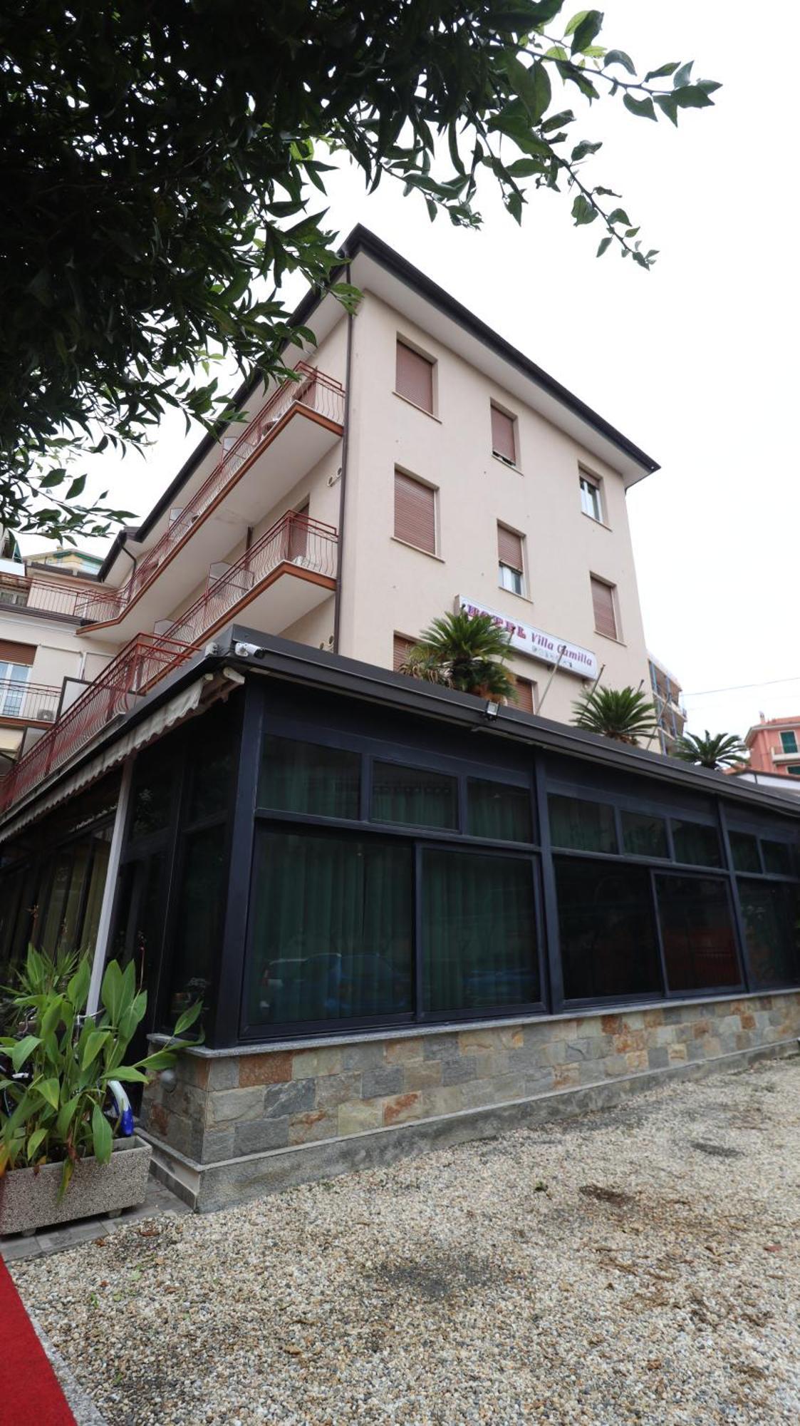 Hotel Villa Camilla Вараце Екстериор снимка