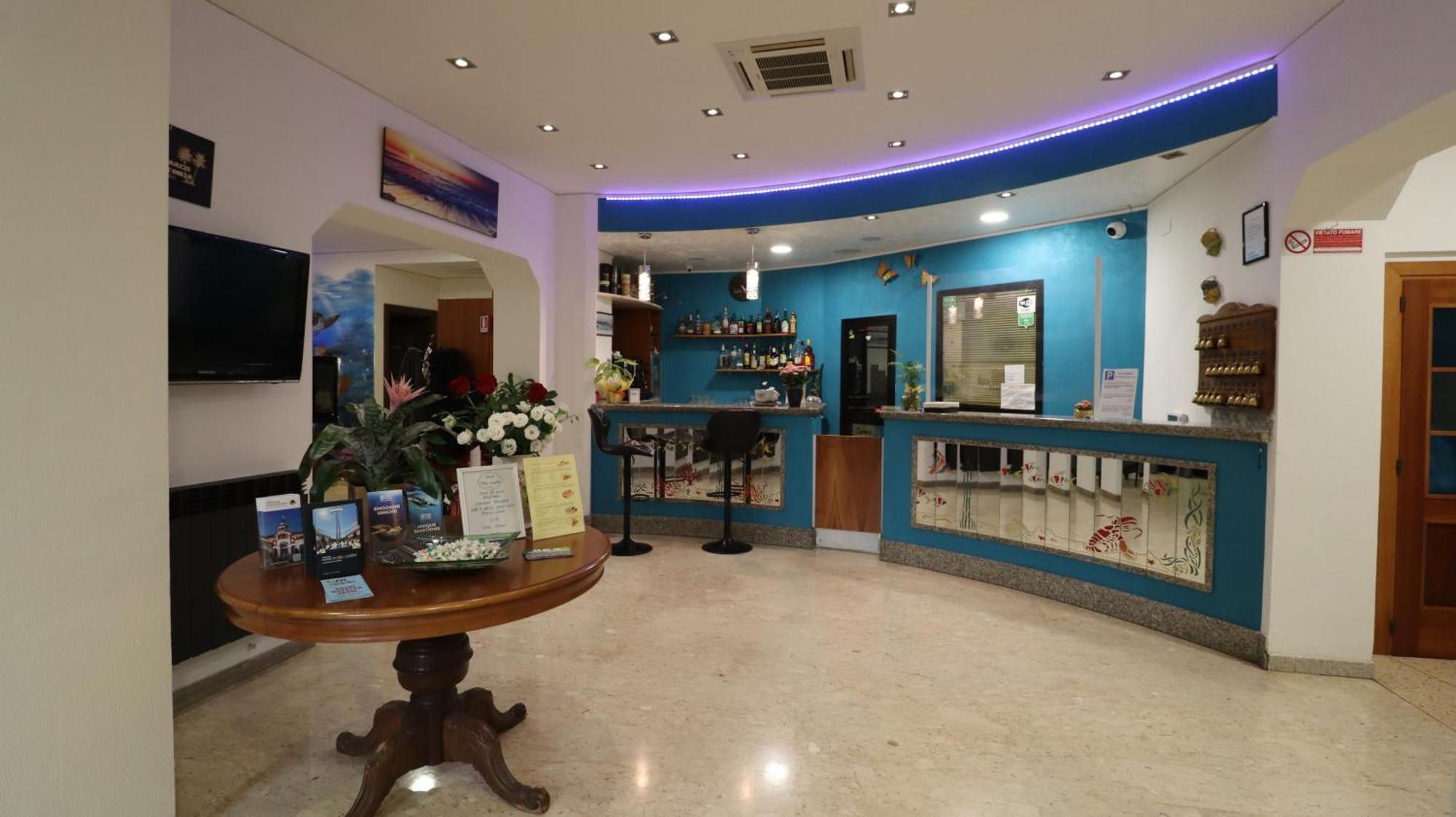 Hotel Villa Camilla Вараце Екстериор снимка