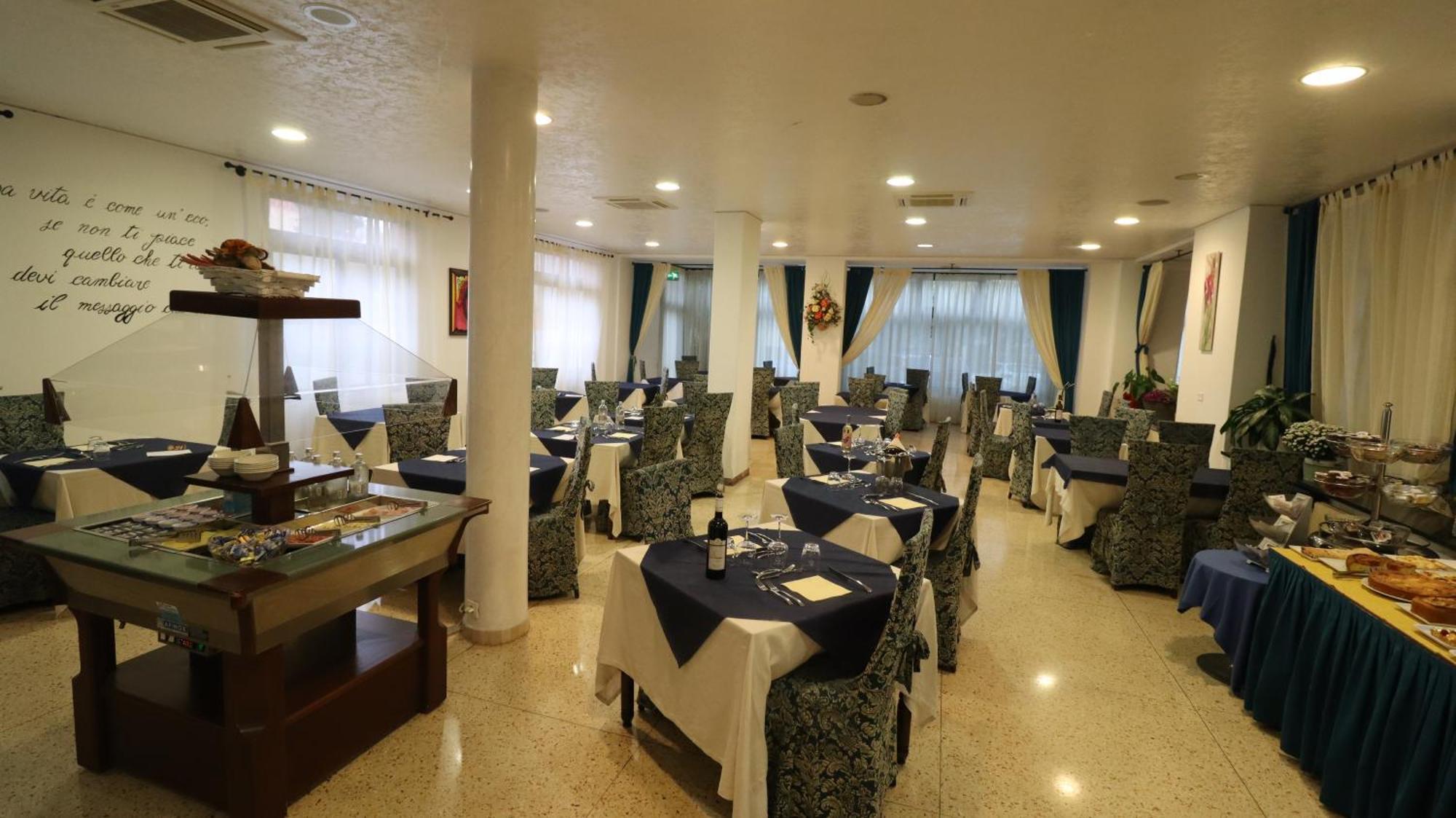 Hotel Villa Camilla Вараце Екстериор снимка