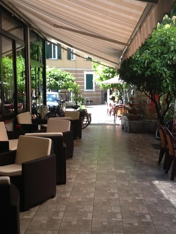 Hotel Villa Camilla Вараце Екстериор снимка