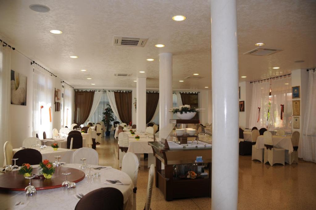 Hotel Villa Camilla Вараце Екстериор снимка
