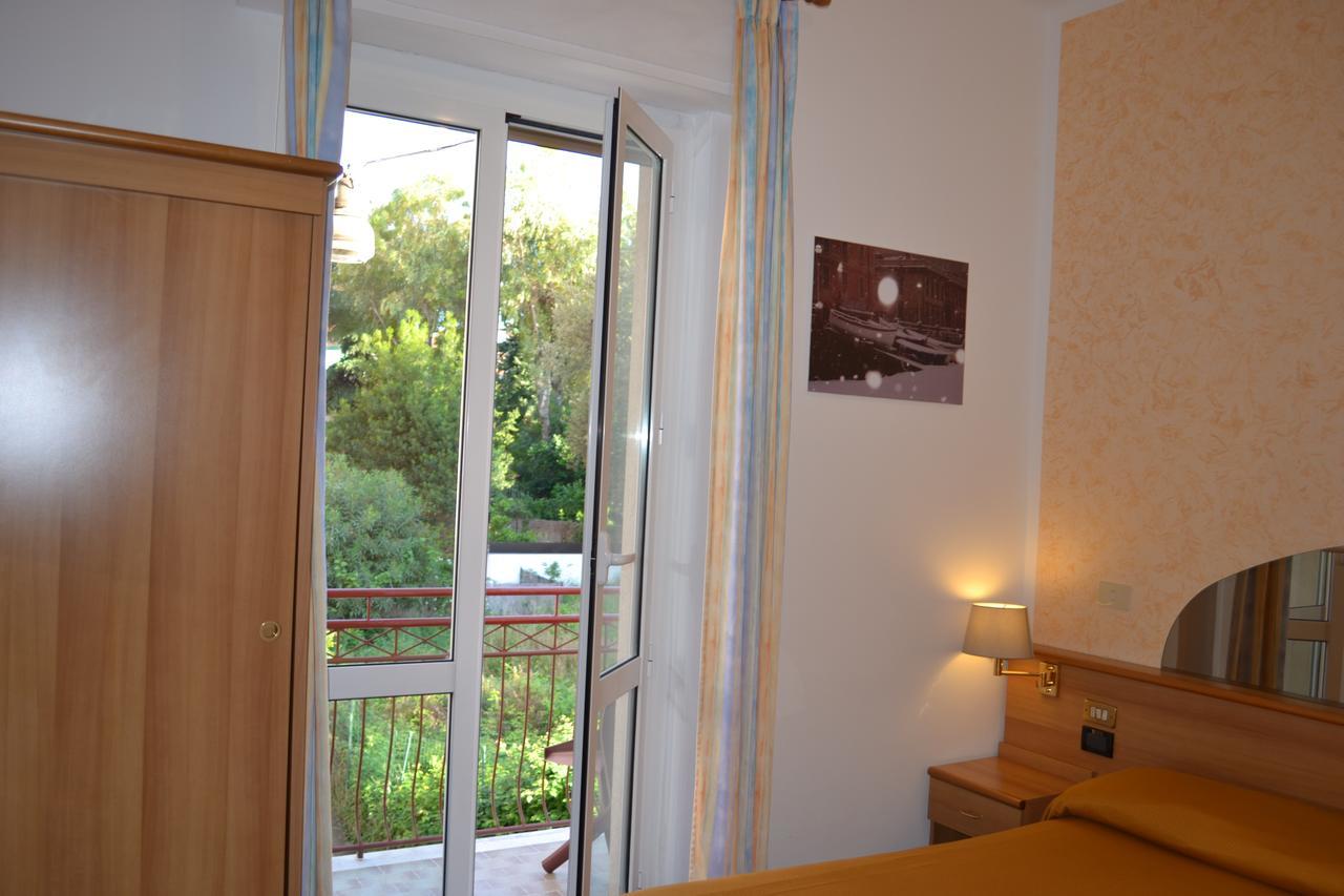 Hotel Villa Camilla Вараце Екстериор снимка