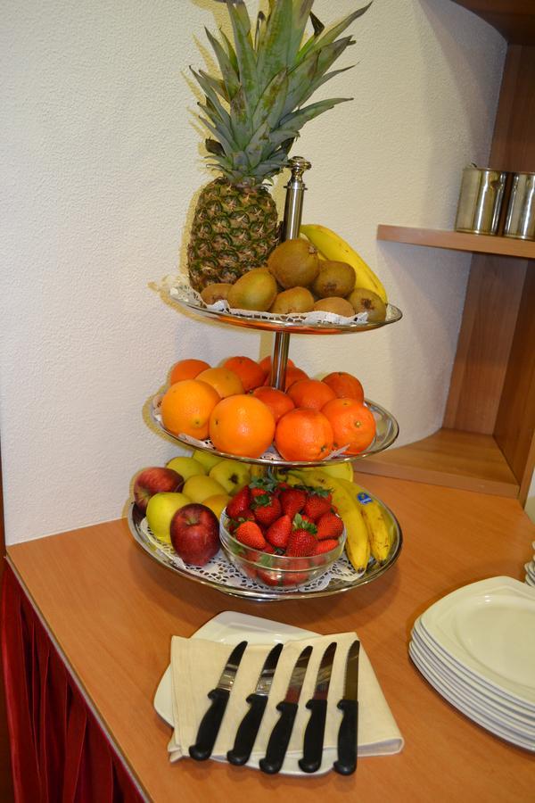 Hotel Villa Camilla Вараце Екстериор снимка