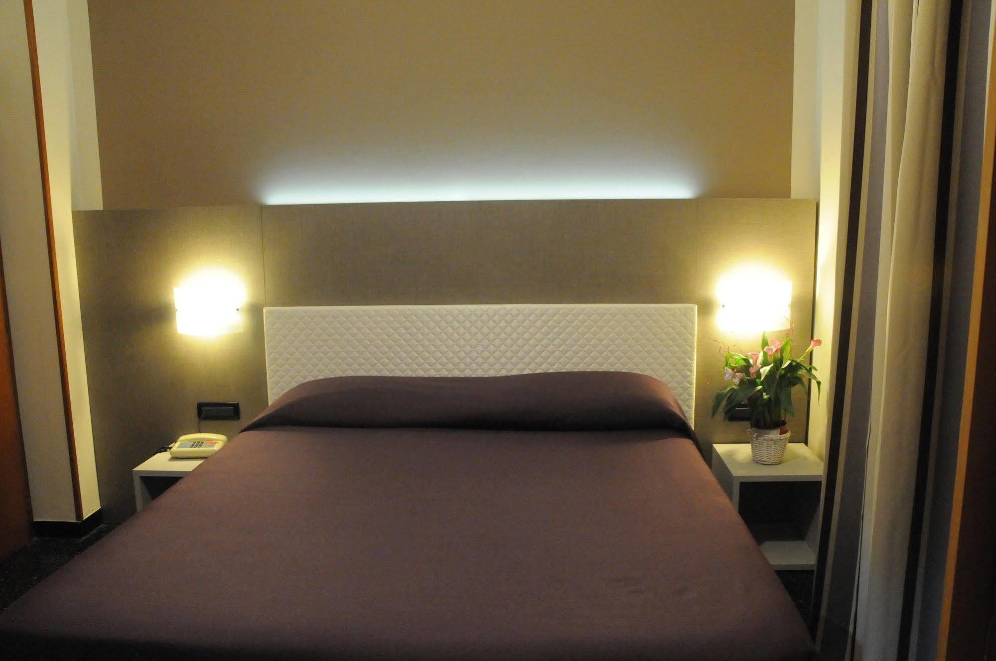Hotel Villa Camilla Вараце Екстериор снимка
